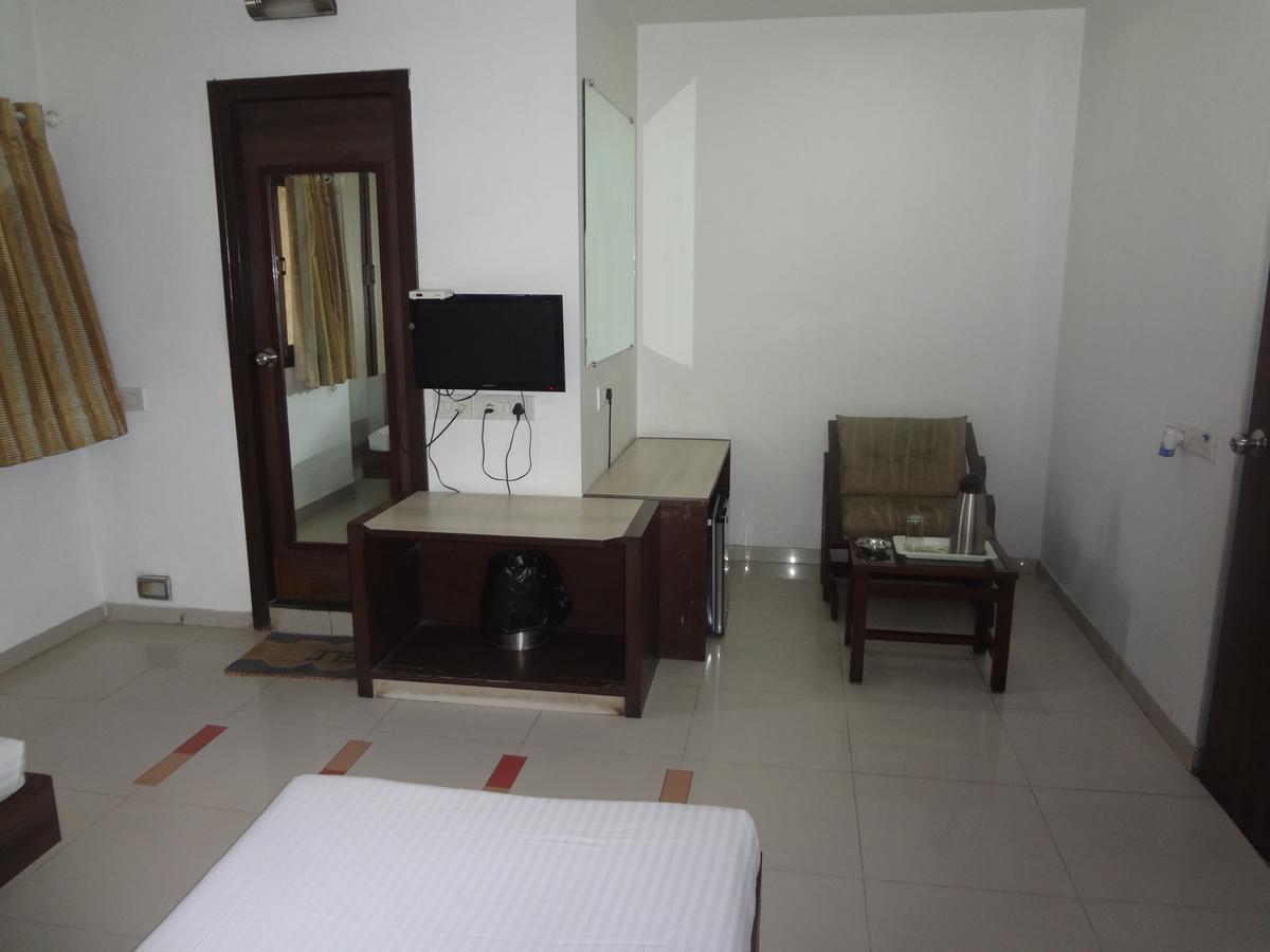 Hotel Airport Residency Αχμπανταμπάντ Εξωτερικό φωτογραφία