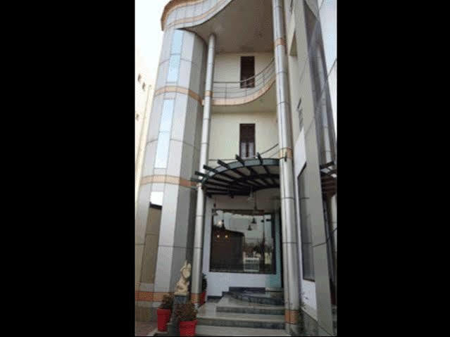 Hotel Airport Residency Αχμπανταμπάντ Εξωτερικό φωτογραφία