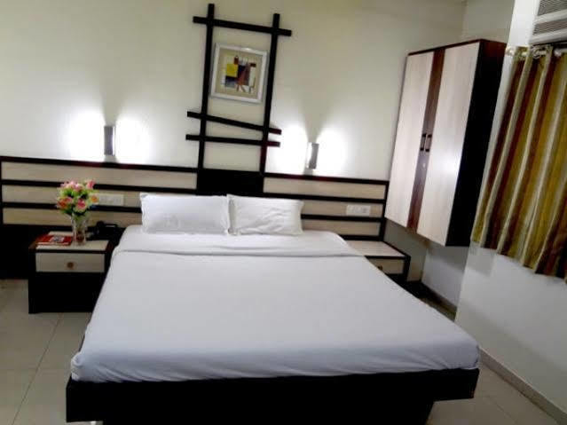 Hotel Airport Residency Αχμπανταμπάντ Εξωτερικό φωτογραφία
